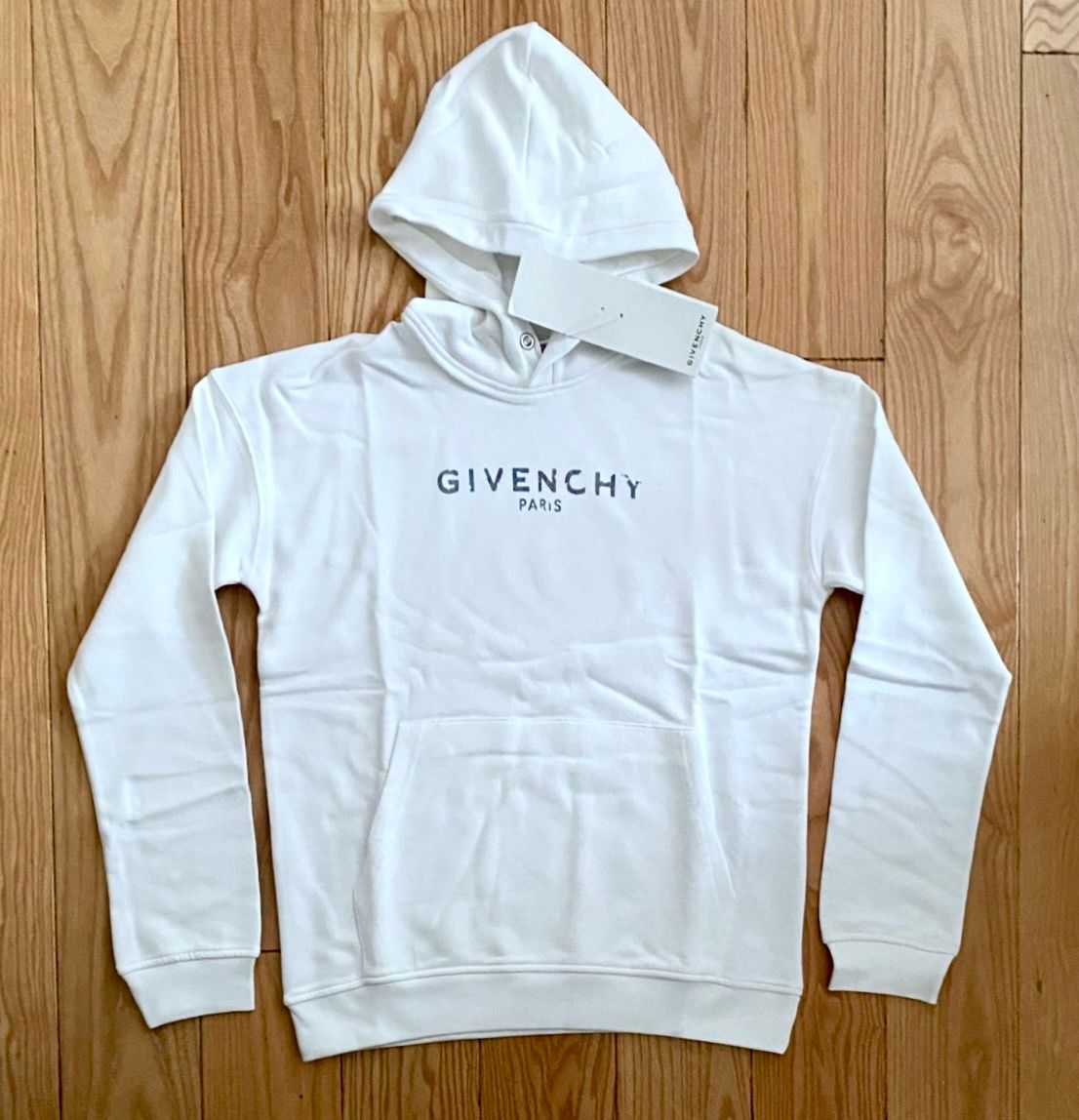 СУИЧЪР GIVENCHY