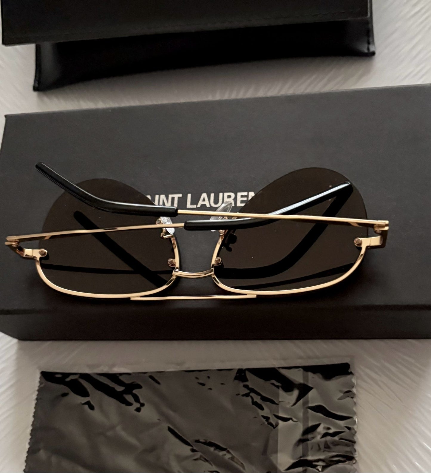 СЛЪНЧЕВИ ОЧИЛА Saint Laurent
