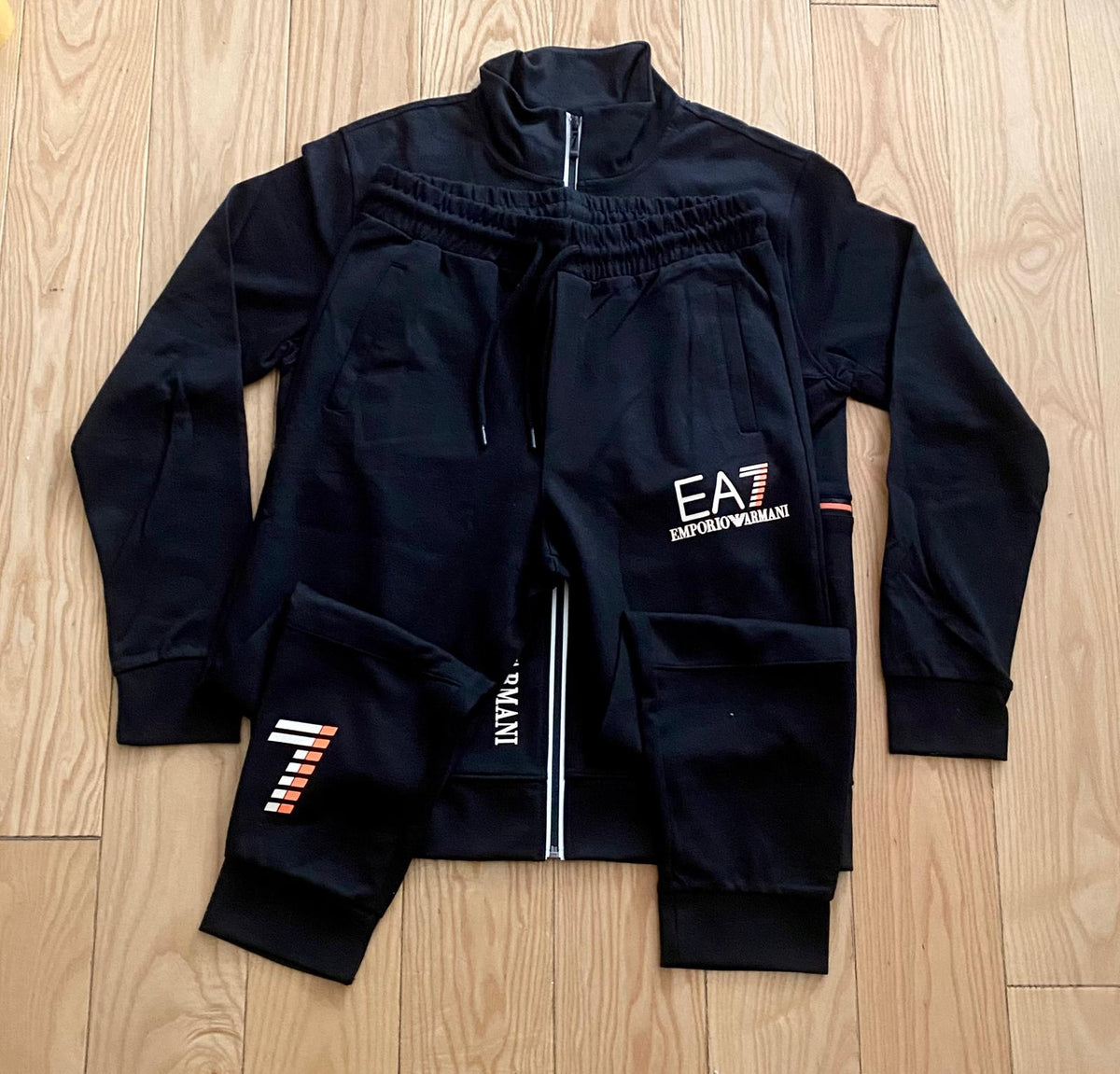 ЕКИП EMPORIO ARMANI