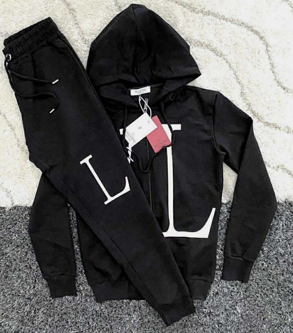 Екип VALENTINO