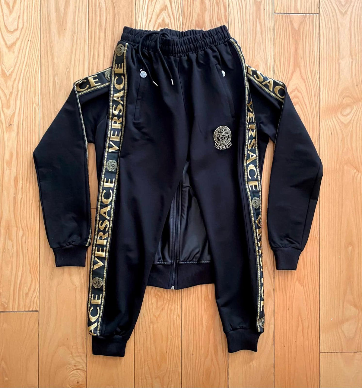 ЕКИП VERSACE