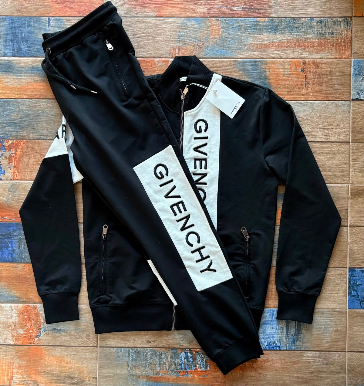 ЕКИП GIVENCHY