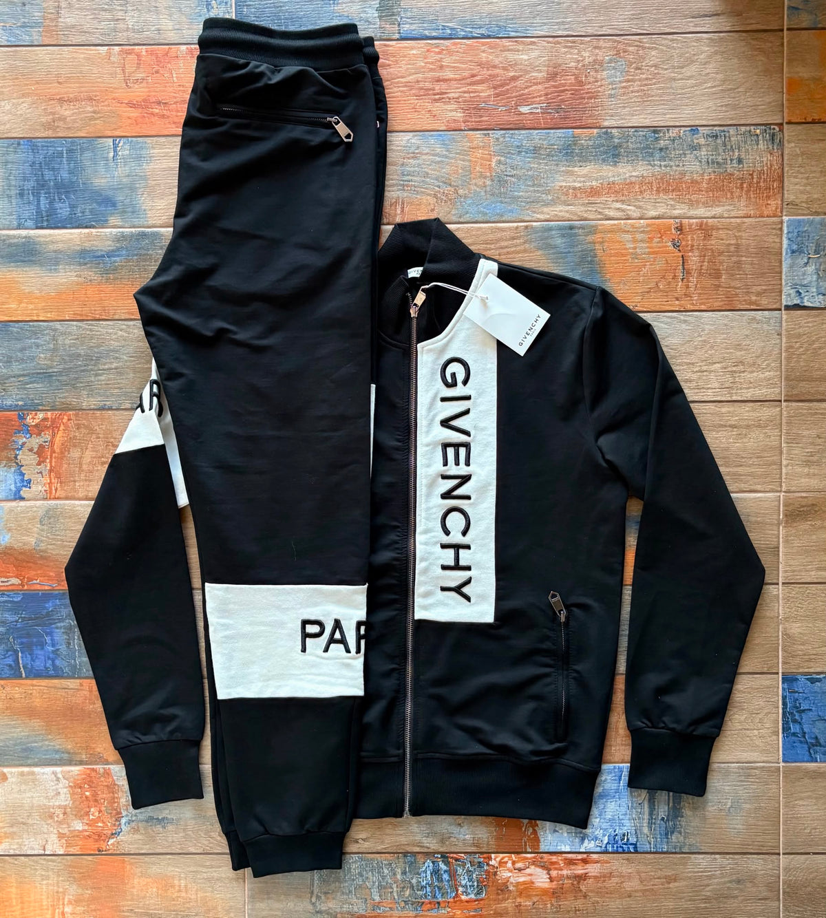 ЕКИП GIVENCHY