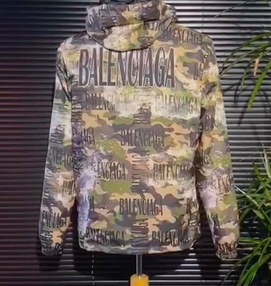 ЯКЕ  BALENCIAGA