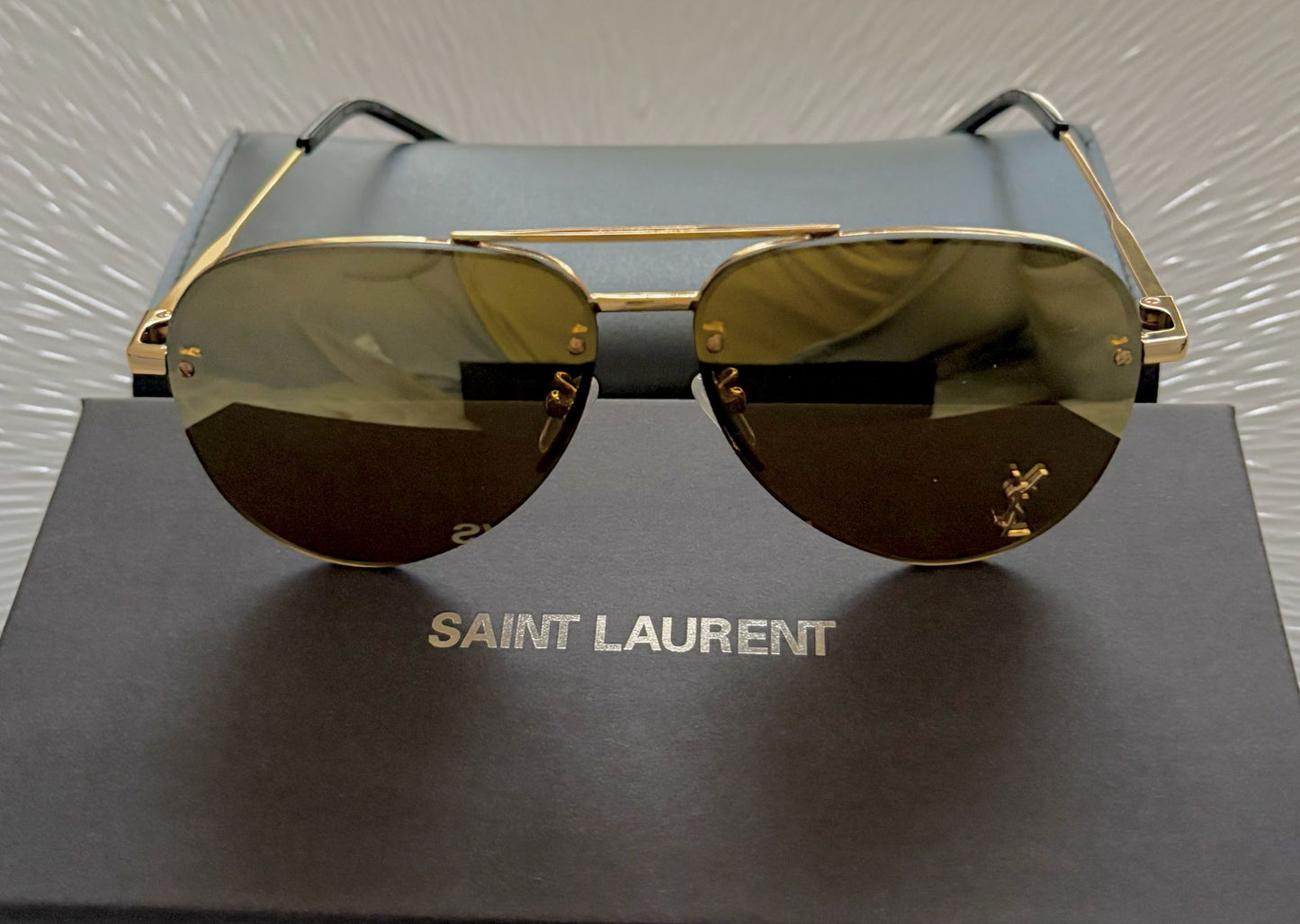 СЛЪНЧЕВИ ОЧИЛА Saint Laurent