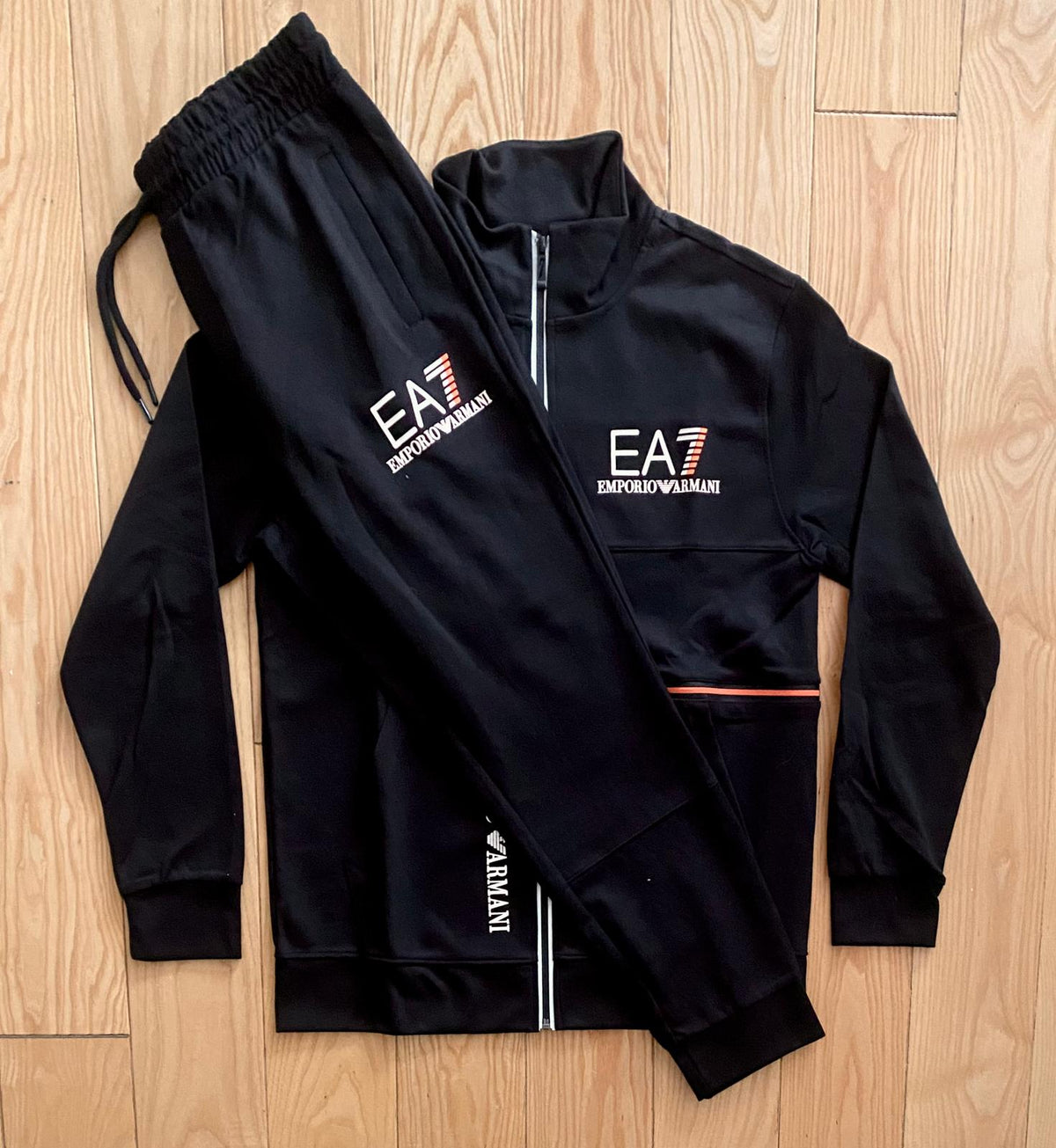 ЕКИП EMPORIO ARMANI
