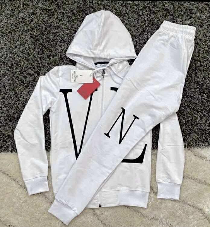 Екип VALENTINO