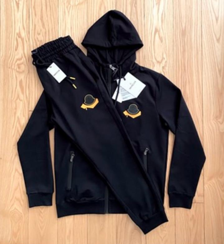 ЕКИП MONCLER