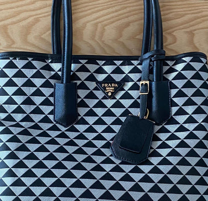 ДАМСКА ЧАНТА PRADA