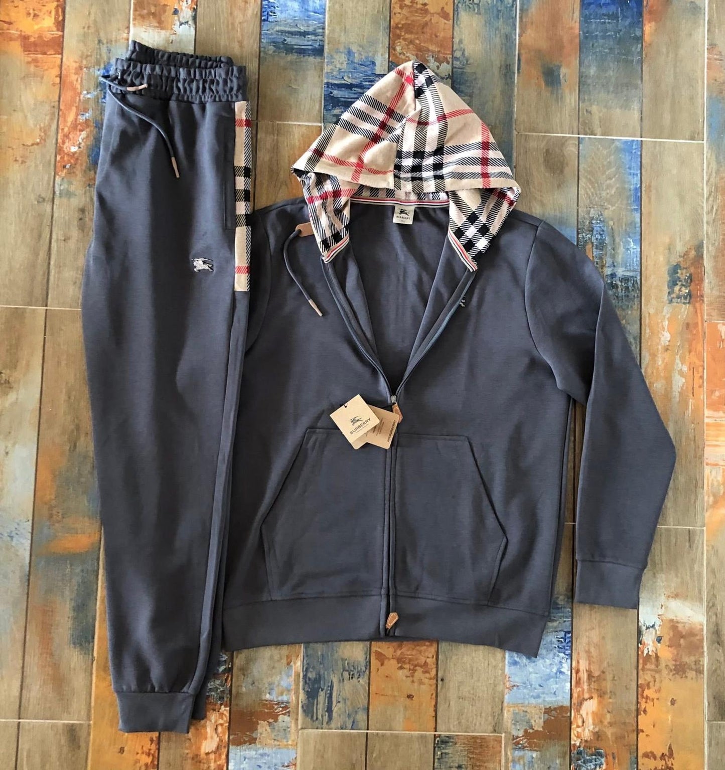 ЕКИП BURBERRY