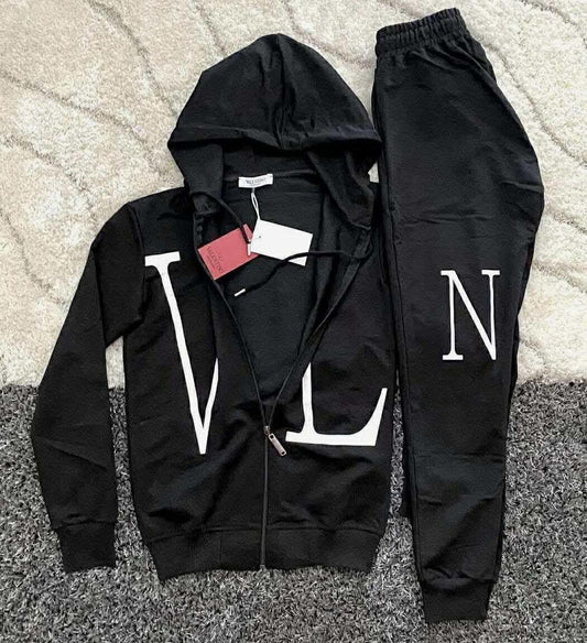 Екип VALENTINO
