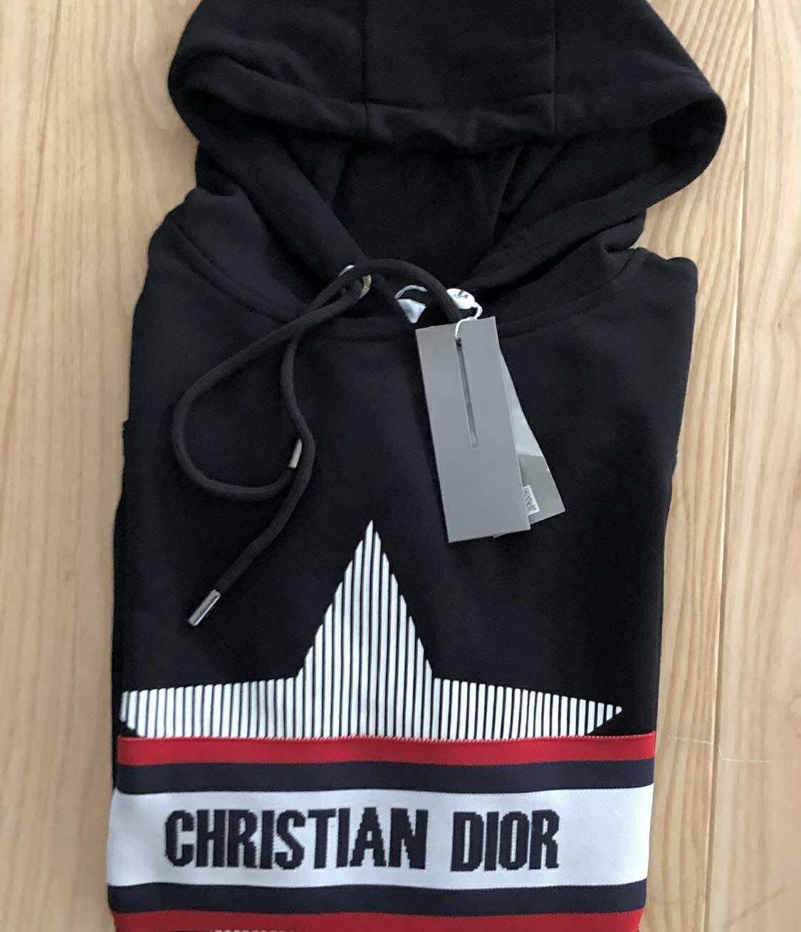 СУИЧЪР DIOR